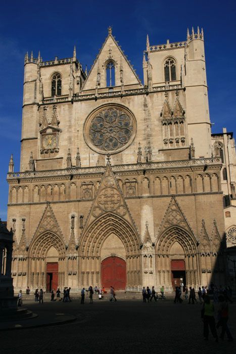 http://www.infrancia.org/rodano-alpi/rhone/lyon/images/lyon_cathedrale_saint_jean_7618.jpg